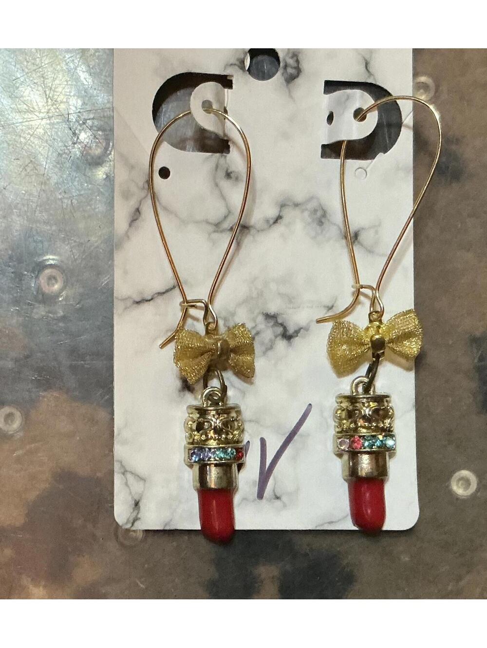 V Bow Lip Earrings